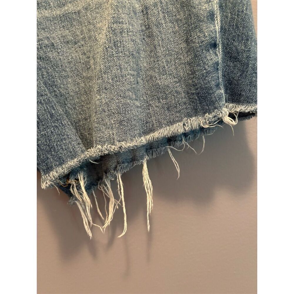 Universal Thread Women's Distressed Denim Shorts Blue Size 8 Casual - Picture 5 of 9